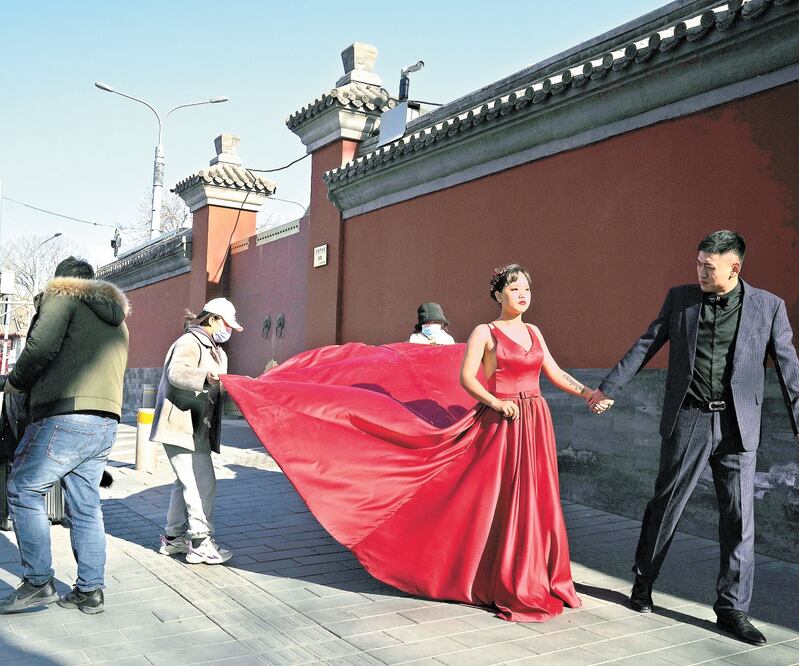 En China, donde se originó el coronavirus, la situación está bajo control y muchas parejas retomaron sus planes de boda. NG HAN GUAN. AP