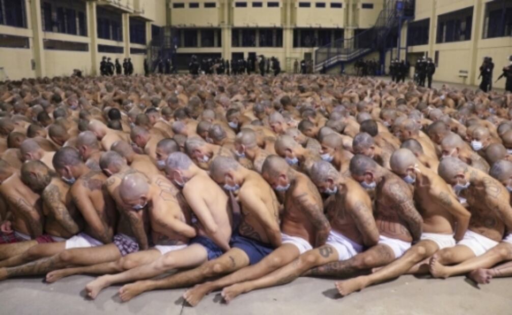 El Salvador, la crisis de violencia que está detrás de las polémicas fotos