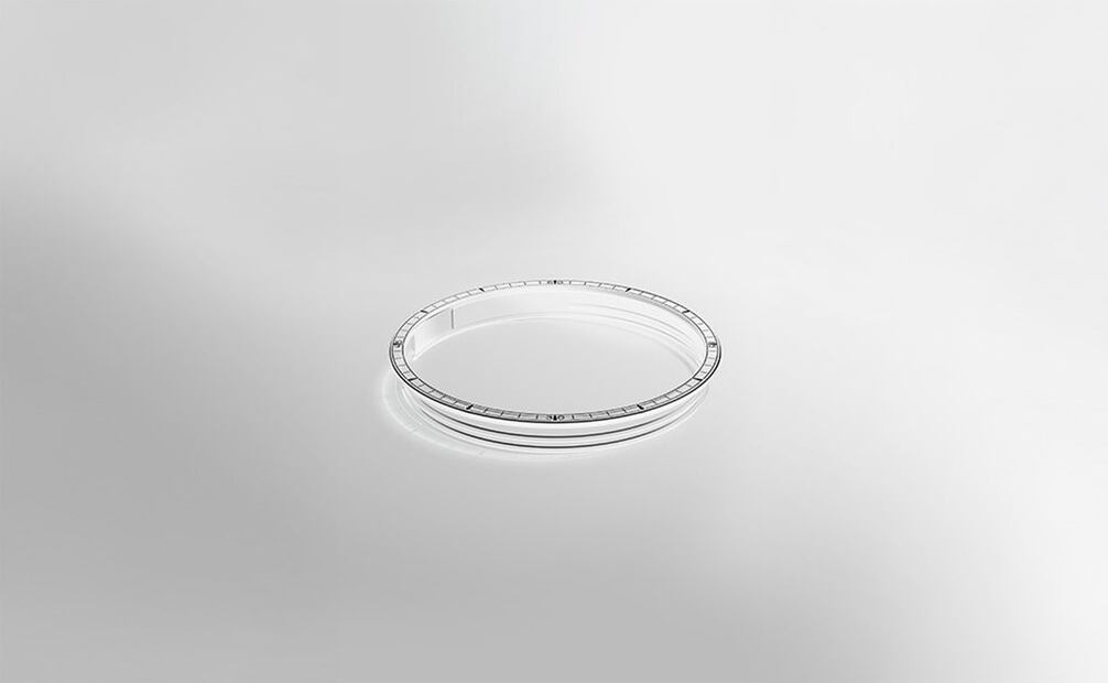 Los timbres de cristal de zafiro patentados por la firma se fabrican en una sola pieza monobloque junto con el cristal de la esfera.