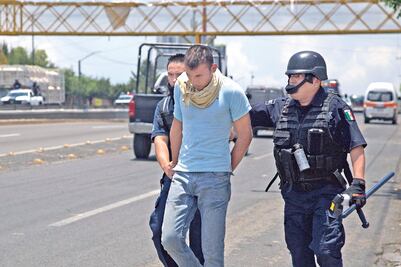 Dictan formal prisión contra 30 normalistas