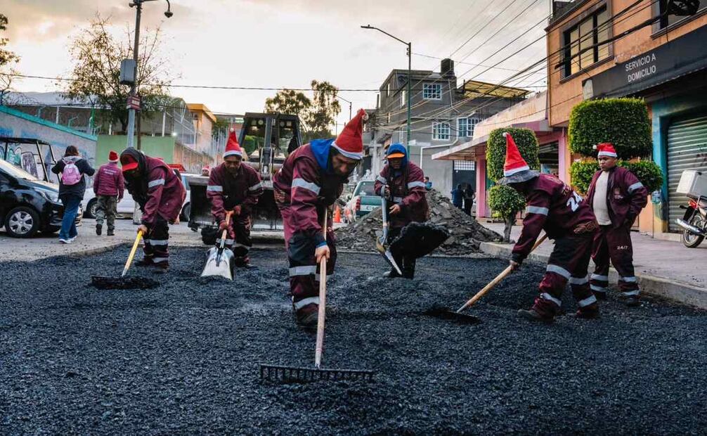 Gabriela Osorio da banderazo de salida al programa "Bachetón Navideño".
Foto: Especial.