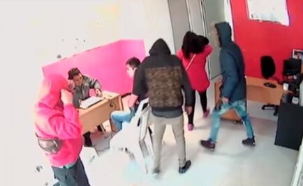 En 3 minutos, hombres armados asaltan empresa en Zumpango