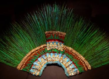 AMLO modifica ley para pedir en préstamo bienes como el Penacho de Moctezuma