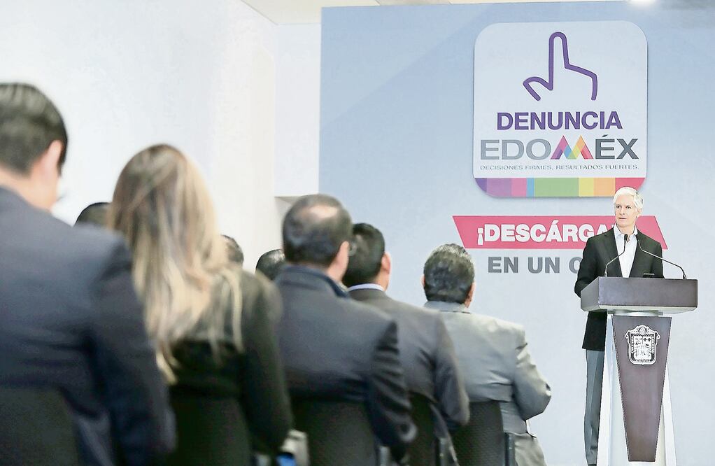 El gobernador del Estado de México, Alfredo del Mazo, en la presentación de la aplicación móvil para teléfonos celulares Denuncia EdoMéx, con la que se podrá denunciar a funcionarios. ESPECIAL