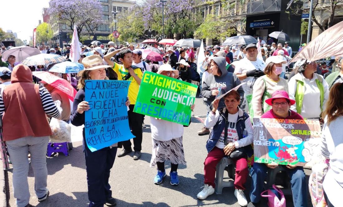 Mujeres integrantes de la Asamblea Nacional de Usuarios de Energía Eléctrica (ANUEE) exigieron a la presidenta Claudia Sheinbaum “borrón y cuenta nueva” con tarifa social justa. Foto: Especial