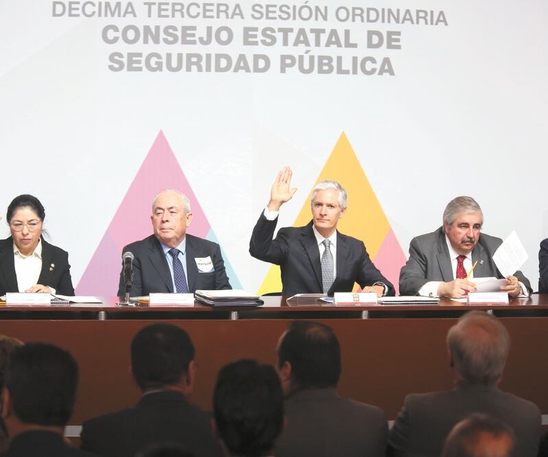 En la 13 reunión del Consejo de Seguridad del Estado de México, el gobernador Alfredo del Mazo destacó que la disminución de 4% en el robo a transporte público se debió a la estrategia de equipar las unidades con tecnología. JORGE ALVARADO. EL UNIVERSAL