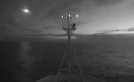 Video. Un barco graba por accidente la destrucción de un meteorito en alta mar