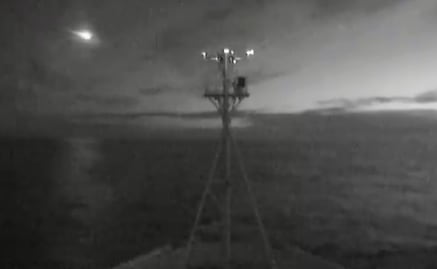 Video. Un barco graba por accidente la destrucción de un meteorito en alta mar
