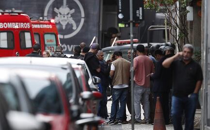 Hombre con cuchillo se atrinchera con rehenes en bar de Río de Janeiro