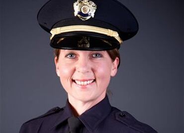 Policía acusada de matar a un hombre en Oklahoma se entrega