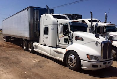 Comando roba 2 trailers con más de 60 toneladas de mariscos