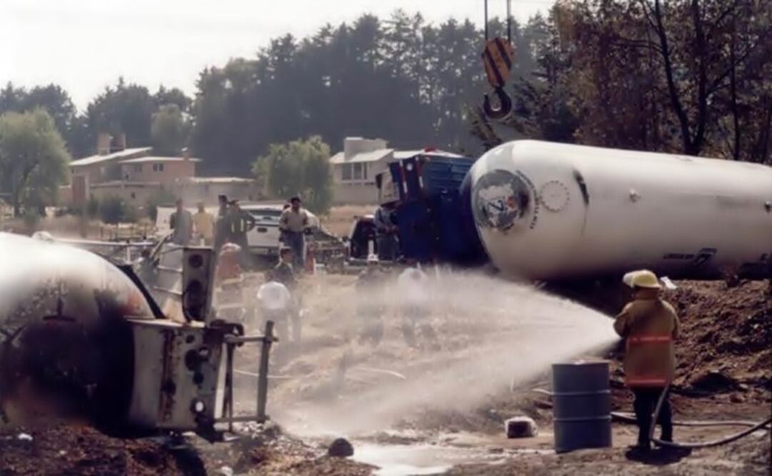 The fire department arrived to control the fire. PHOTO (Archive/EL UNIVERSAL)