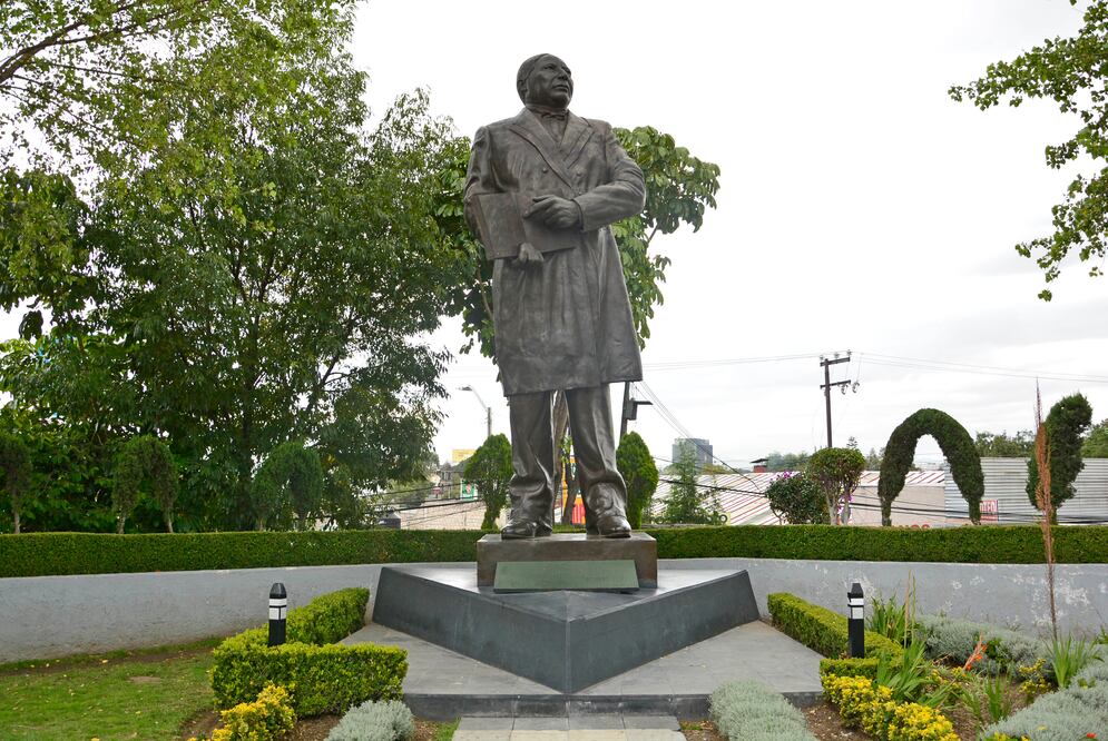 Por falta de pago, Naucalpan devolverá estatua de Benito Juárez al escultor Ricardo Ponzanelli. Foto: ESPECIAL