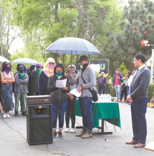 Entregan alumnas segundo plantel de la UAEMex