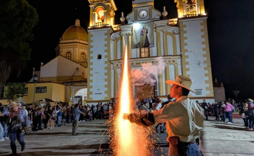 La Noche de los Cencerros en Xico; el sonido de dos mundos que da inicio a la fiesta en honor a Santa María Magdalena en Veracruz. I Foto: Édgar Ávila Pérez.