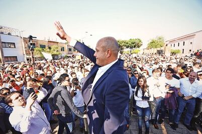 Alfaro propone reconstruir la relación gobierno-sociedad