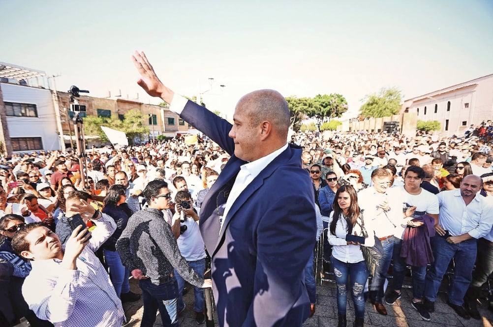 Enrique Alfaro, candidato de Movimiento Ciudadano a la gubernatura de Jalisco, arrancó su campaña en la Plaza de la República. Foto: TOMADA DE FACEBOOK