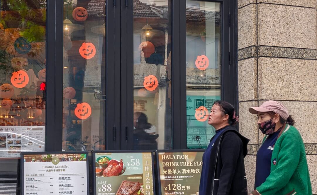 La megalópolis oriental china de Shanghái volverá a celebrar hoy Halloween tras la prohibición 'de facto' de los disfraces el año pasado para evitar que se tornasen de nuevo en expresión de protesta. Foto: EFE