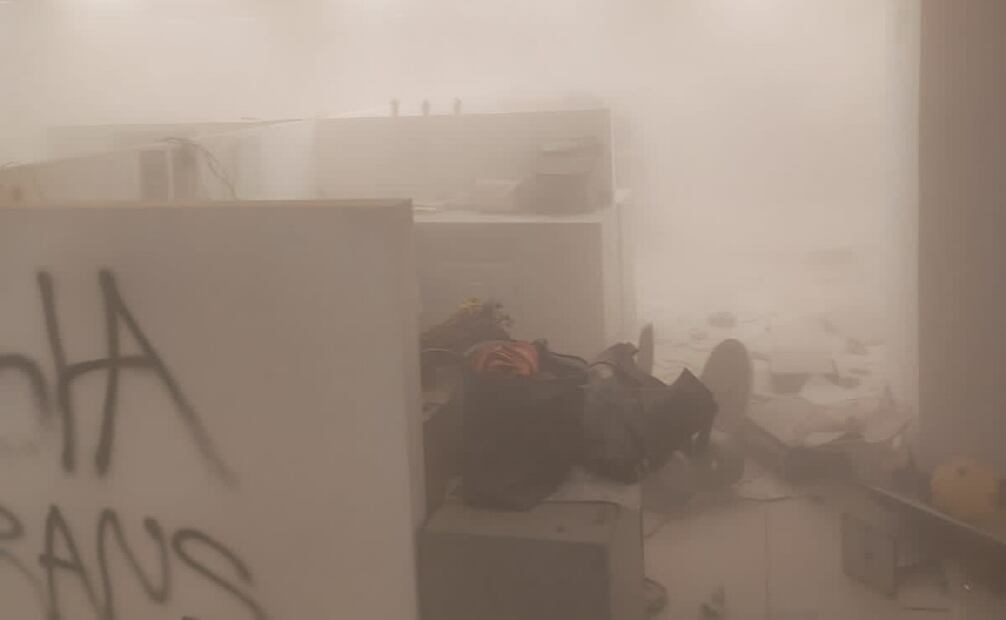 Un grupo de activistas realizó destrozos en las instalaciones de la Fiscalía Especializada en Transfeminicidios. 01/09/2026 | Foto: Especial.