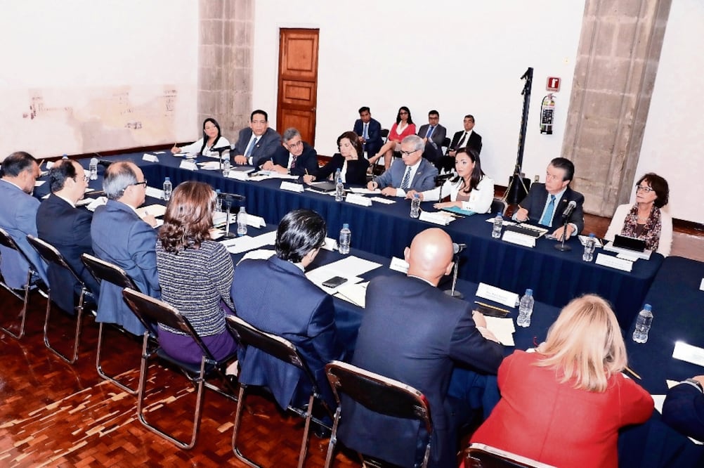 Autoridades de la SEP y representantes del SNTE buscan acuerdos que fortalezcan la implementación de la reforma educativa, y que al mismo tiempo den certidumbre a los maestros en el Servicio Profesional Docente (SEP)