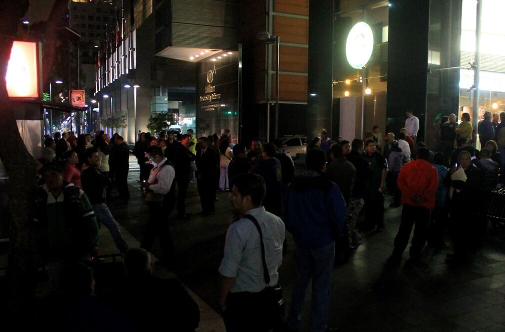 Personas salieron a las calles al escuchar la alerta sísmica. Foto: Lucía Flores/EL UNIVERSAL