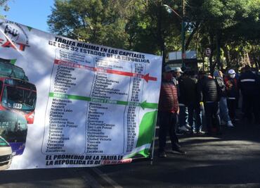 Bloqueo de transportistas en CDMX cumple 3 horas; exigen aumento a tarifa