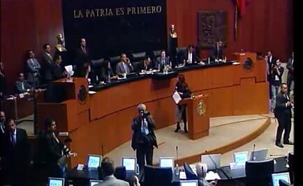 Levanta Senado sesión con toma de tribuna