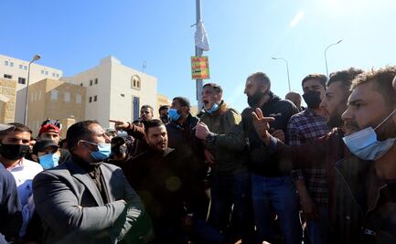 Rey de Jordania grita y exige renuncia de director de hospital por muerte de pacientes Covid