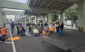 Indígenas bloquean vialidad en San Antonio Abad; exigen espacios de venta y vivienda