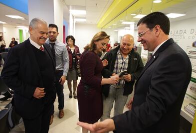 SRE supervisa expedición del nuevo pasaporte en EU