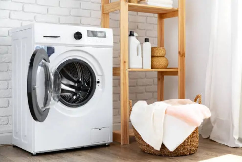 En caso de que tu secadora de ropa ya no funcione como antes o deje un mal olor en la ropa, se recomienda una limpieza profunda. Foto: Unsplash