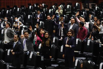 Reforma eléctrica de AMLO avanza en comisiones; Morena integra 9 puntos de la oposición a debate