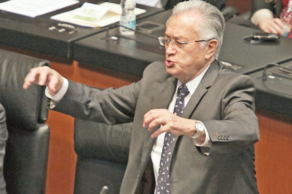 Manuel Bartlett advierte que el no respetar que PT-Morena es la tercera fuerza en el Senado quitaría legitimidad al órgano legislativo. FOTO: ARCHIVO EL UNIVERSAL