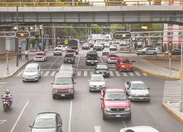 ¿Qué autos no circularían mañana si prevalece la Contingencia?