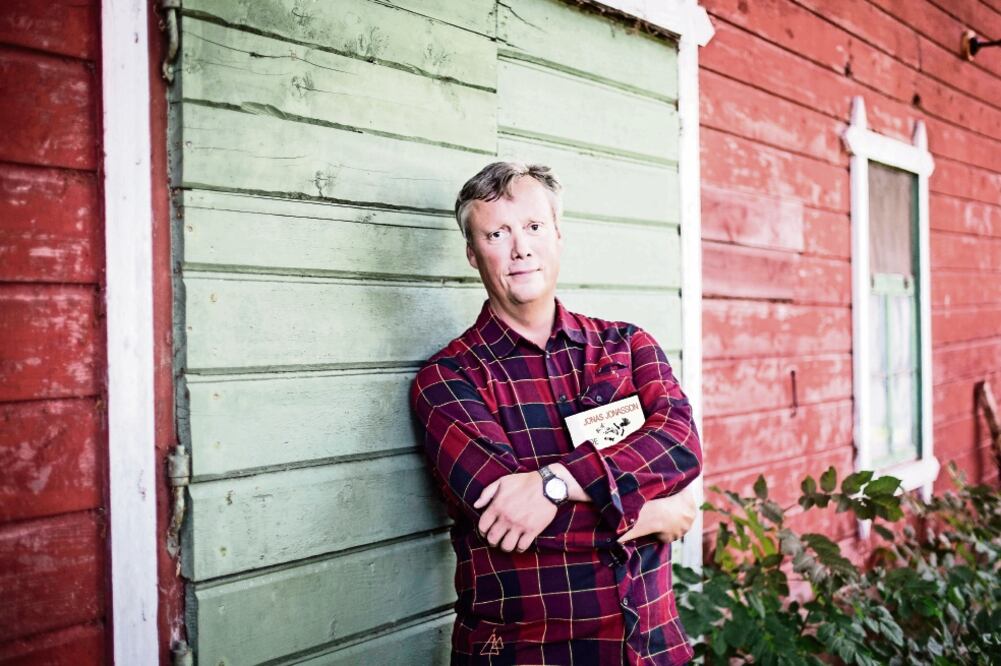 El reconocido autor de best sellers presenta por varios países su reciente novela, El matón que soñaba con un lugar en el paraíso (ESPECIAL)