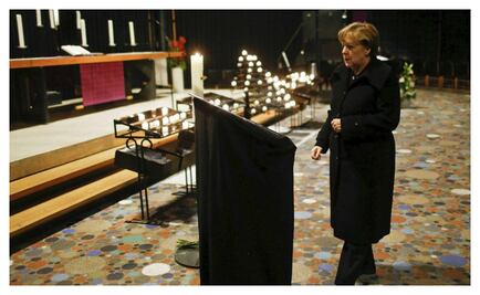 Merkel visita mercado navideño, en donde ocurrió el ataque en Berlín