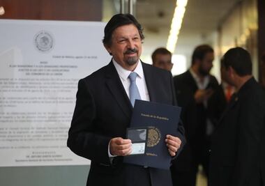 Ahora que recibió su constancia, ¿Gómez Urrutia ya tiene fuero?