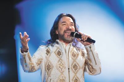 Se rinden ante "El Buki"