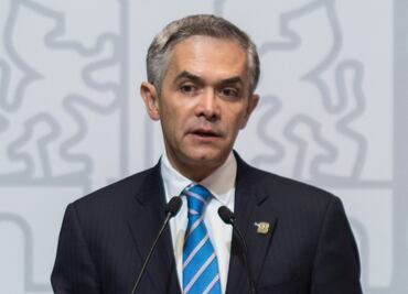 Ley contra servidores corruptos es laxa: Mancera