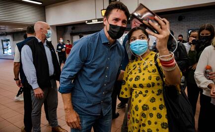 Trudeau cumple con su tradición tras ganar y visita el metro de Montreal