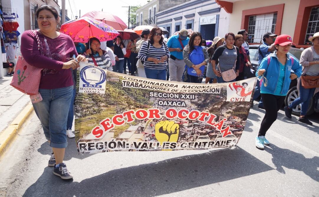 Los profesores de la Sección 22 de la SNTE manifestaron su rechazo a la aspiración de Elba Esther Gordillo para dirigir nuevamente la SNTE. Foto: Edwin Hernández
