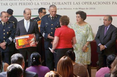 Reconocen a militares caídos en acción  