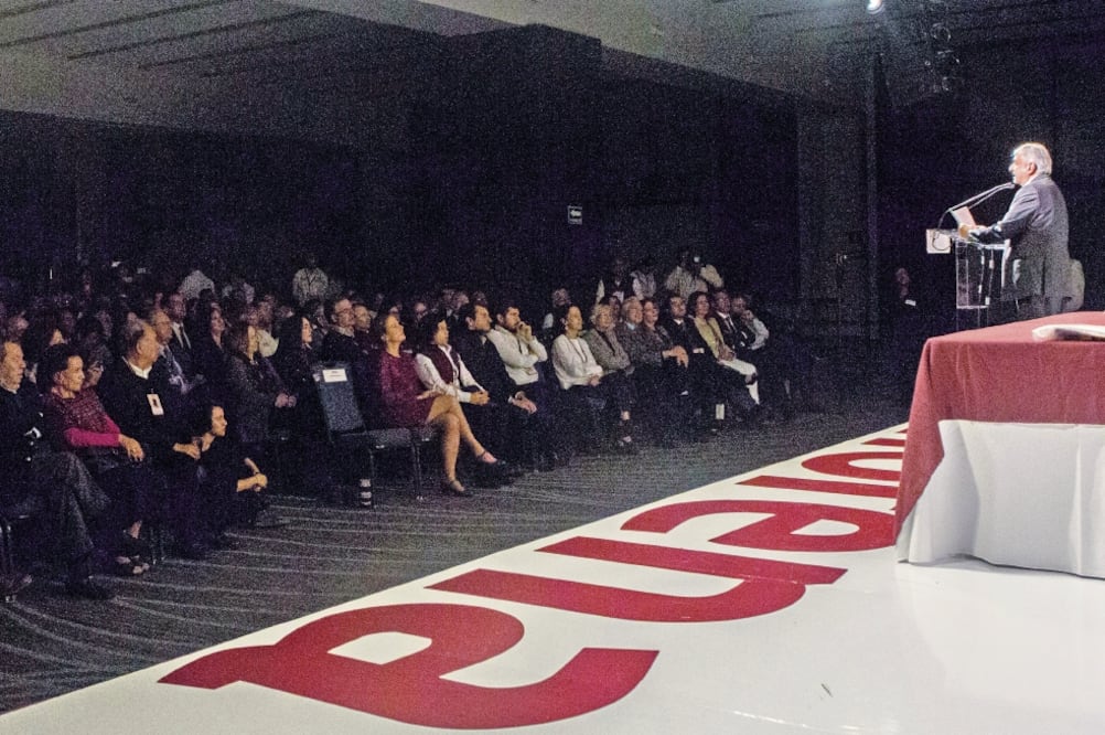 El candidato presidencial de Morena, Andrés Manuel López Obrador, aseguró que entre sus compromisos está el de garantizar la libertad de prensa y proteger a los que trabajan en medios de información. (CUARTOSCURO)