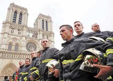 Prometen millones para rescatar Notre Dame