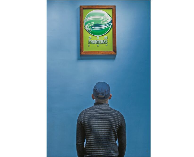 “Siento que Comar nos está viendo la cara, porque para el tiempo que llevo en el país ya es para que me dijeran algo. Pero siempre es lo mismo, voy a firmar y no hay información sobre mi caso”, Ángel, solicitante de asilo en México.