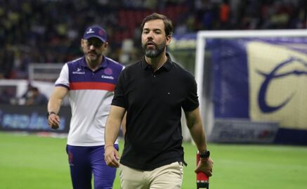 Gustavo Leal, DT del Atlético de San Luis, explota contra el arbitraje en el partido ante América