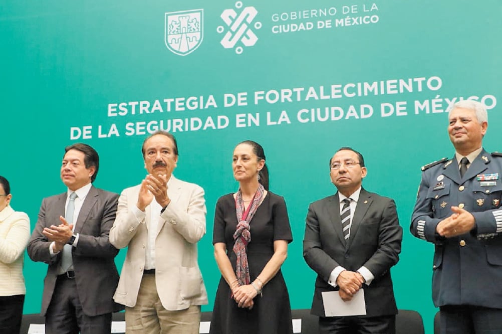 La jefa de Gobierno, Claudia Sheinbaum, anunció que se instaurará la Carrera Policial para que uniformados suban de rango. Foto: ESPECIAL