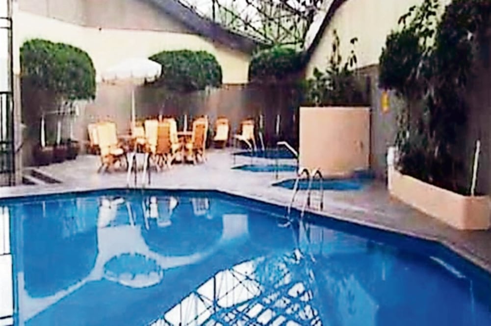 El penthouse de Torre Lomas cuenta con características como una alberca, terrazas al aire libre, jardín, ascensor privado y jacuzzi (FOTOS: TOMADA DE METROS CÚBICOS)