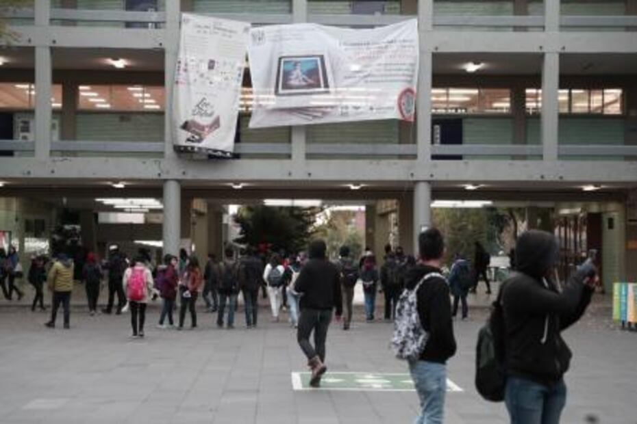 Inician paro de 24 horas en Prepa 8 por caso de Marco Antonio Sánchez Flores