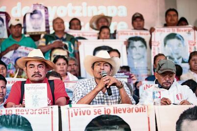 Padres piden cesar a titulares de AIC y servicios periciales